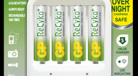 Na co zwrócić uwagę przy kupnie ładowarek i akumulatorów? LIFESTYLE, IT i technologie - Bateria jest podstawowym źródłem zasilania urządzeń przenośnych. Ze względu na dbałość o środowisko oraz czynniki ekonomiczne warto zrezygnować z jednorazówek na rzecz akumulatorów. Jakie akumulatory i ładowarki wybrać?