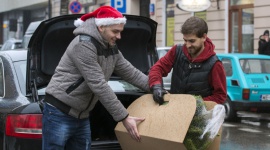 Uber rozwozi choinki w ramach ogólnopolskiej akcji #UberCHOINKA LIFESTYLE, IT i technologie - W środę 16 grudnia, od godziny 15:00 do 21:00, użytkownicy aplikacji będą mogli zamówić świąteczne drzewko do swojego domu za pomocą jednego kliknięcia w aplikacji.