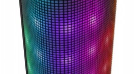 Głośnik Jam Trance z LED-owym podświetleniem LIFESTYLE, IT i technologie - Producenci głośników mobilnych prześcigają się nie tylko jeśli chodzi o brzmienie ich sprzętu, ale także o jego wygląd. JAM wychodzi jednak poza wszelkie schematy proponując urządzenie, które wyposażone jest we własną wizualizację, jaką możemy znać z odtwarzaczy multimedialnych.