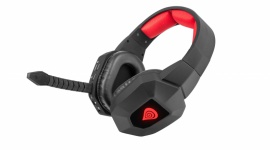 2,4 GHz – łącz mnie! LIFESTYLE, IT i technologie - Środek rozgrywki. Zewsząd słychać strzały, a zza każdego rogu może wyskoczyć wróg. Pełnia skupienia, mysz pod prawą dłonią, wytarte klawisze pod lewą, gdy nagle... kot lub młodsze rodzeństwo ciągnie za kabel od słuchawek wyrywając go z portu...