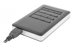 Twoje dane w bezpiecznych rękach LIFESTYLE, IT i technologie - W erze cyfryzacji informacje są na wagę złota. Na różne sposoby próbujemy się zabezpieczyć przed ich utratą oraz chronić je przed niepowołanymi osobami. Pomóc w tym ma szyfrowana obudowa dysku twardego Rhino Code firmy Natec.