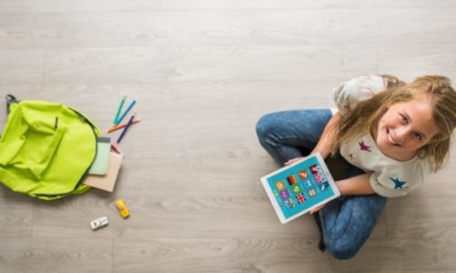 Szkoły chętniej korzystają z multimedialnych pomocy naukowych