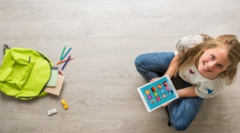 Szkoły chętniej korzystają z multimedialnych pomocy naukowych LIFESTYLE, IT i technologie - Uczniowie coraz rzadziej przesiadują w szkolnych bibliotekach. Jeśli zainteresuje ich jakiś temat, sięgają do internetu.