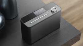 Hama przedstawia radio internetowe IR50 - ulubiona muzyka o każdej porze LIFESTYLE, IT i technologie - Jak uzyskać dostęp do ponad 30 000 stacji radiowych oraz 10 000 podcastów? Wystarczy podłączyć radio internetowe Hama IR50 do sieci Wi-Fi i cały świat jest w zasięgu ręki. Dzięki obsłudze funkcji Spotify Connect mamy możliwość słuchania ulubionej muzyki non stop.