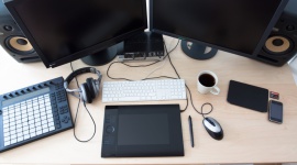 5 najważniejszych cech komputera do montażu wideo i obróbki foto LIFESTYLE, IT i technologie - W poniższym poradniku skupiliśmy się na ogólnych zasadach i kryteriach wyboru odpowiednich elementów stacji roboczej do profesjonalnej obróbki grafiki i wideo.