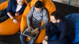 Zawód z przyszłością, czyli jak wybrać kierunek kształcenia, kiedy dzwoni ostatn LIFESTYLE, IT i technologie - Początek roku akademickiego już za pasem. Wciąż jednak wielu maturzystów, a także wszystkich tych, którzy myślą o zmianie ścieżki kształcenia, nie podjęła ostatecznej decyzji – kim chce zostać w przyszłości?