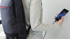 Superlekki plecak na laptopa od marki Hama, który podładuje urządzenia mobilne LIFESTYLE, IT i technologie - Niemiecka marka Hama wprowadziła na rynek superlekki, bezpieczny i wielozadaniowy plecak, który naładuje nawet telefon.