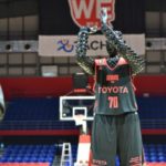 Robot Toyoty gra w kosza