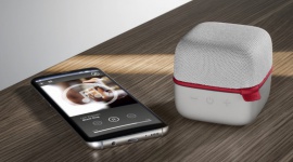 Grająca „kostka”, która zamieni dźwięk mono w stereo od Hama Polska LIFESTYLE, IT i technologie - 6 godzin ulubionej muzyki w domu lub w plenerze przy jednoczesnym ładowaniu akumulatora w zaledwie 3 godziny to dopiero początek tego, co może zaoferować nowy głośnik mobilny od niemieckiej marki Hama.