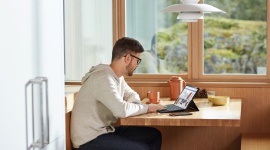 Twój technologiczny Kompan LIFESTYLE, IT i technologie - Ten tekst będzie oscylował wokół technologii, która w obecnej rzeczywistości, równie często jak smartfon jest przy nas obecna. Tak, chodzi o komputer, przy czym to dość uproszczona nazwa w przypadku tego urządzenia 2 w 1. Zresztą, poznaj Surface Pro 7 i sam się przekonaj.