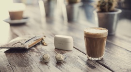Bezprzewodowe słuchawki od Jabra – prezent na Dzień Matki LIFESTYLE, IT i technologie - Bezprzewodowe słuchawki Jabra zadbają o jakość rozmów telefonicznych, rozrywkę, przyjemne i efektywne treningi, wydajną pracę, a przy okazji będą cieszyły oko.