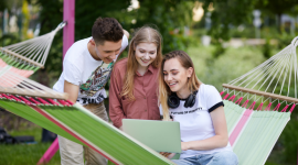 Bądź cyberbezpieczny na wakacjach LIFESTYLE, IT i technologie - Wakacje to czas luzu i beztroski. Choć czasem warto odpocząć od codziennych obowiązków, to nie można zapomnieć o zapewnieniu sobie i bliskim bezpieczeństwa.