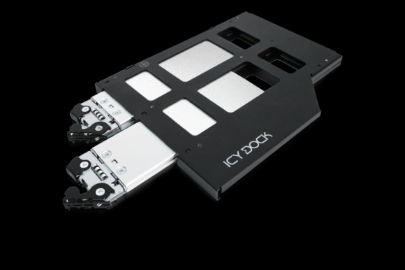 Zamień kieszeń CD/DVD na 2 dyski SSD M.2 NVMe z Icy Dock MB852M2PO-B